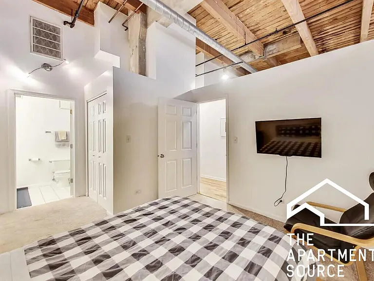 215 N Aberdeen St #201 — Photo 17