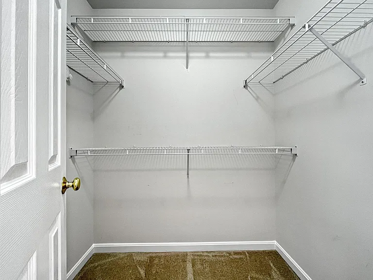 214 W Locust St — Photo 23