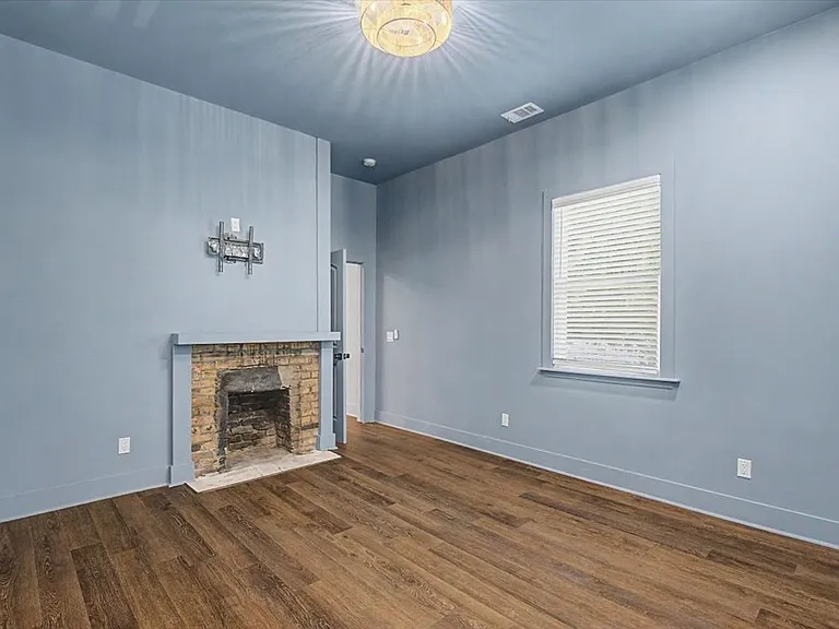 638 E 37th St #D — Photo 11