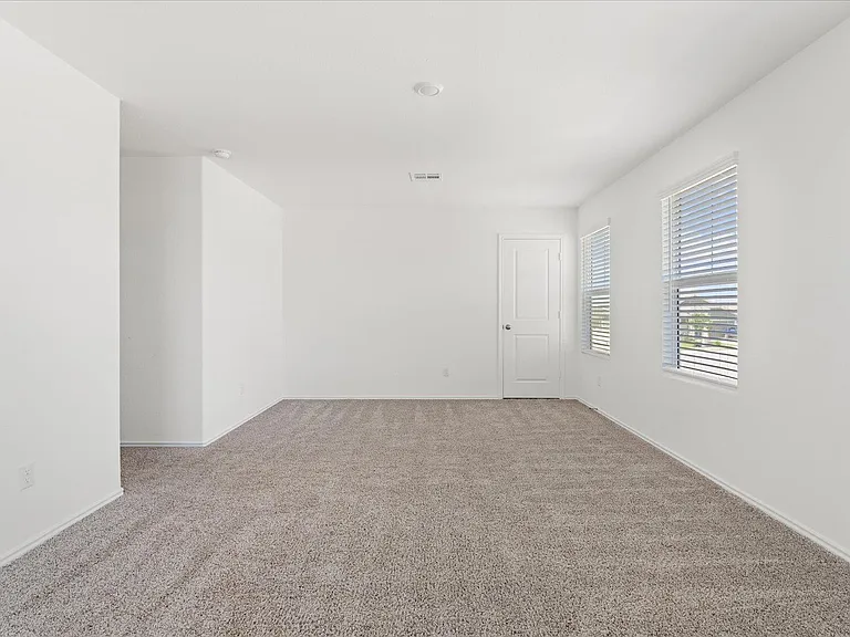 905 Powell St — Photo 23
