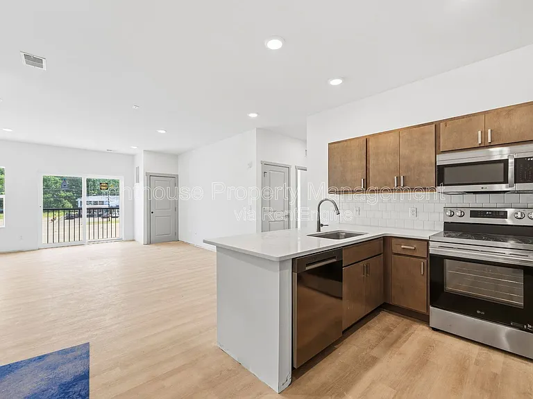 Riverbend Flats Apartments — Photo 96