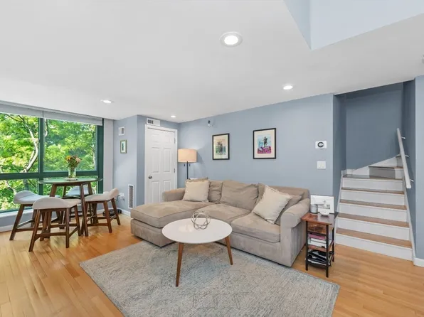 42 8th St APT 3315, Charlestown, MA 02129