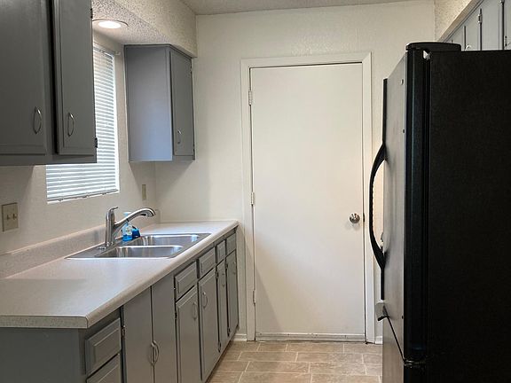 3rd image of 7717 Elderberry Dr
