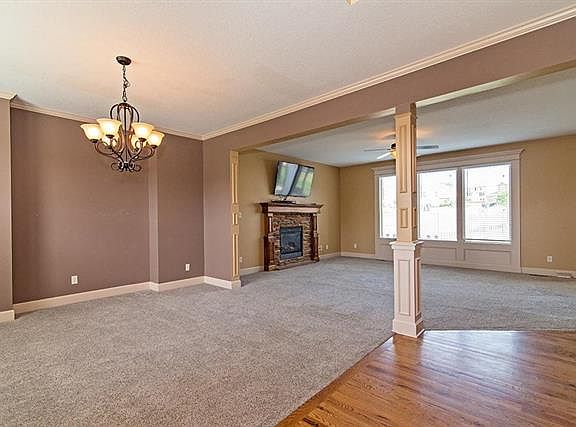 3rd image of 890 Clearview Dr