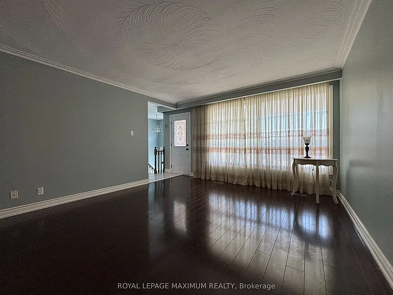 54 Hisey Cres W — Photo 10