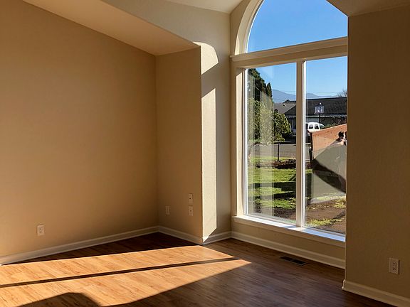 Bright Inviting Living Room 