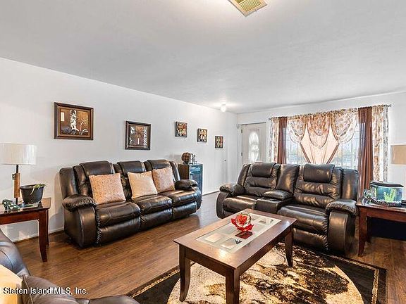 5th image of 208 Lake Ave