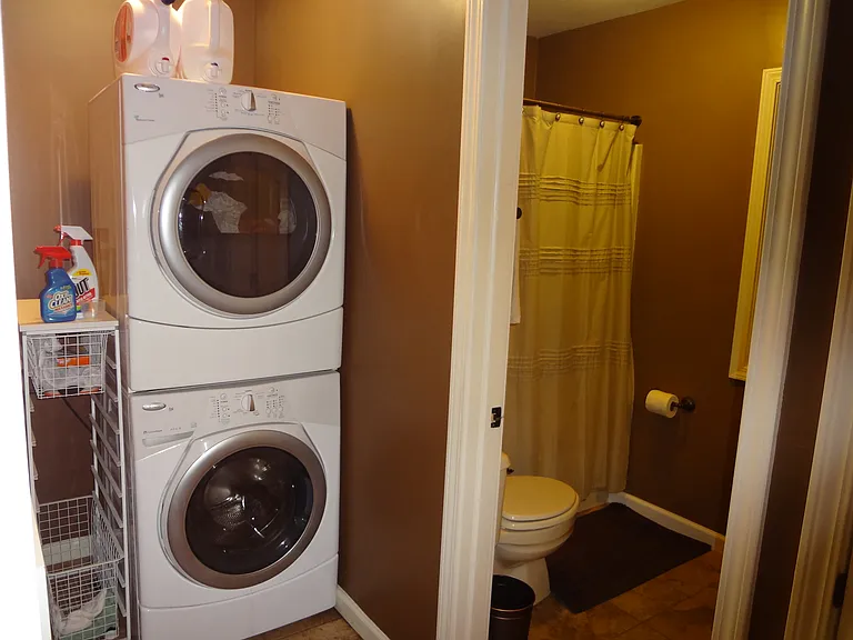 2538 Clover St — Photo 7