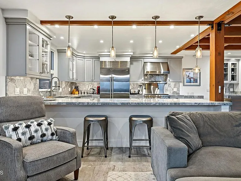 3373 Ocean Dr — Photo 12