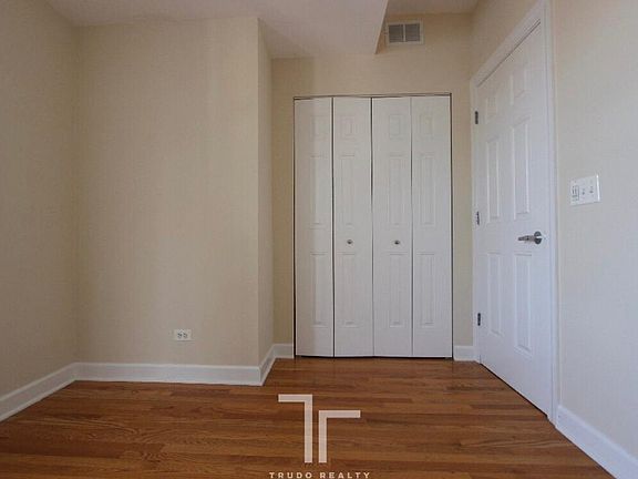 2nd image of 3244 N Clifton Ave #3RDFLOOR