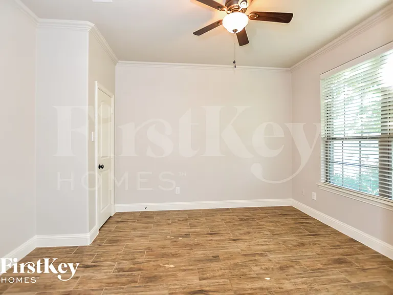 293 Arbury Dr — Photo 9
