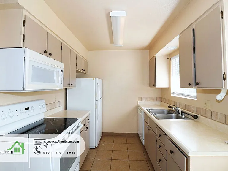 1553 Bramble Pl #3 — Photo 7