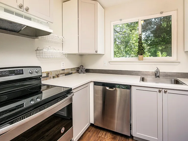 New kitchen with new appliances..dw, disposal, microwave.