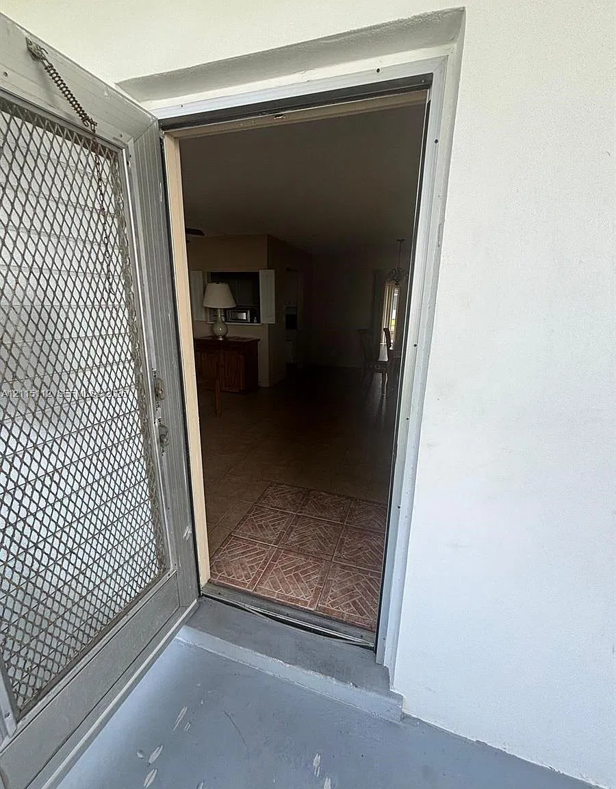 Andover Condos — Photo 4