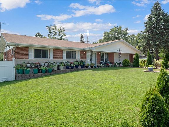 3rd image of 3536 Glen Arbor Dr