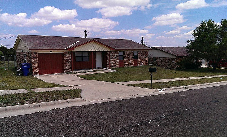 Large Fenced Yard