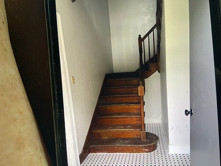 W Wilson St — Photo 1