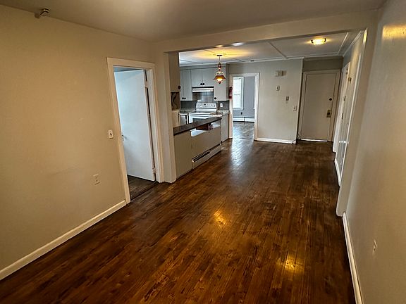 3rd image of 184 Ocean Ave W
