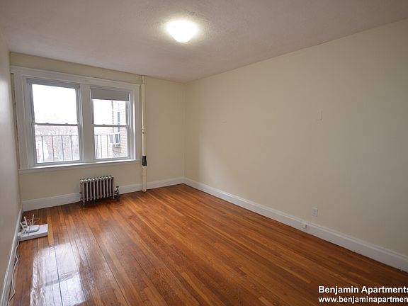 3rd image of 1810 Commonwealth Ave APT 27