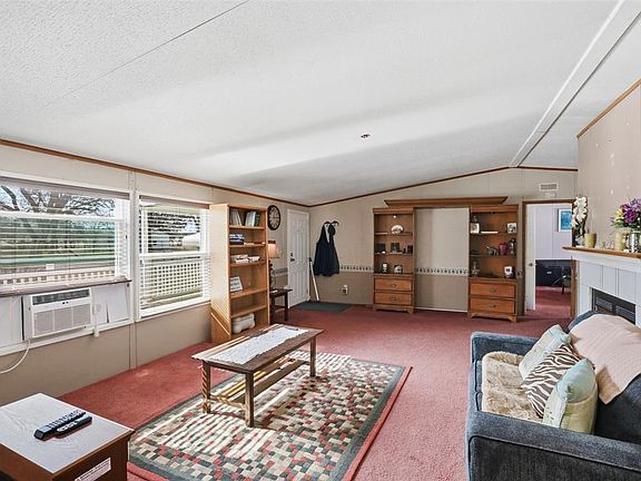 5th image of 115 Holly St