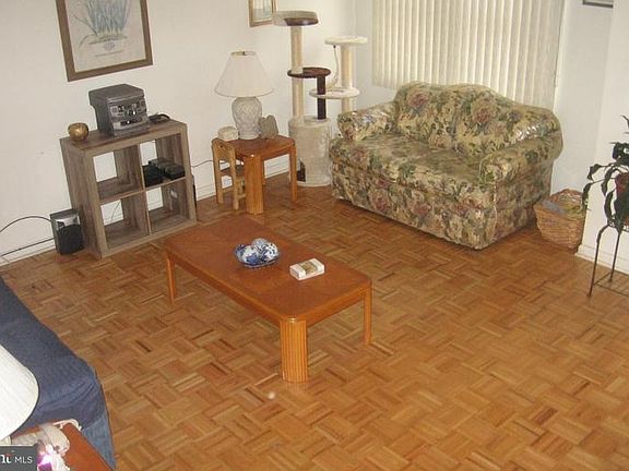 4th image of 2608 W Oakdale St
