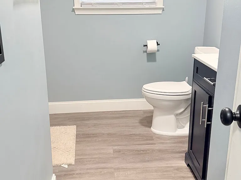 111 Hunter Dr — Photo 9