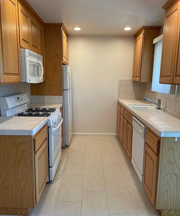 1st image of 487 Ortega Ave #6