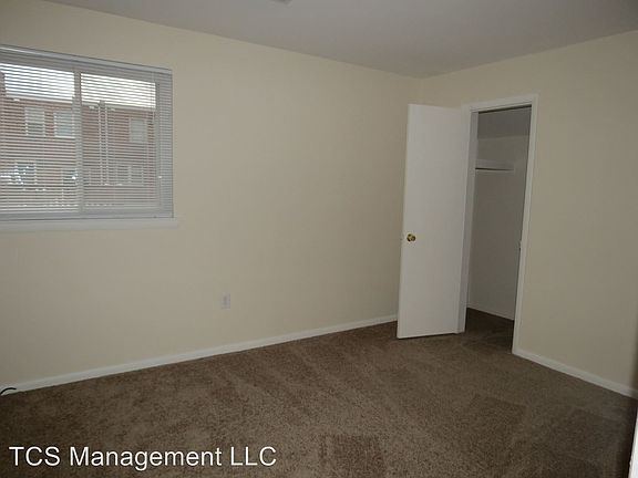 5th image of 2940 Devereaux Ave APT 2R