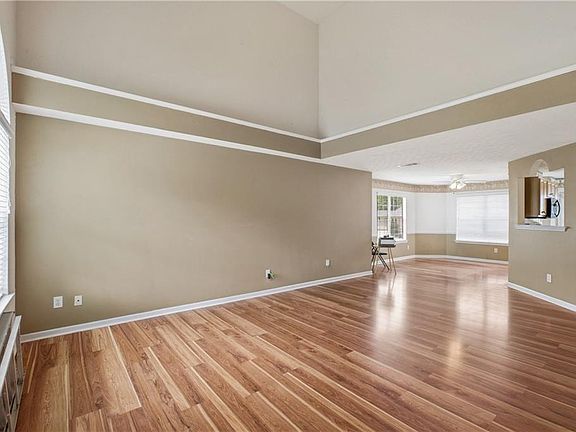 5th image of 350 Yellow River Ln