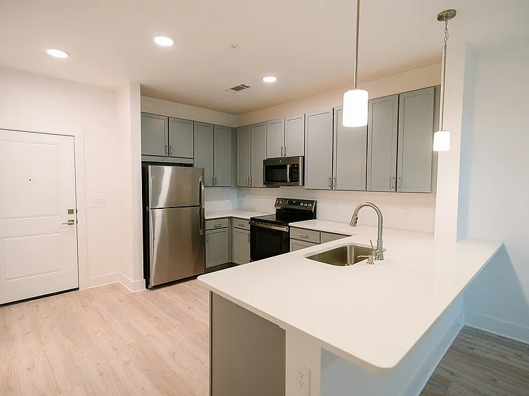 Welcome to the Residences at Sawmill - Luxury Apartment Homes Now Leasing in Summerville