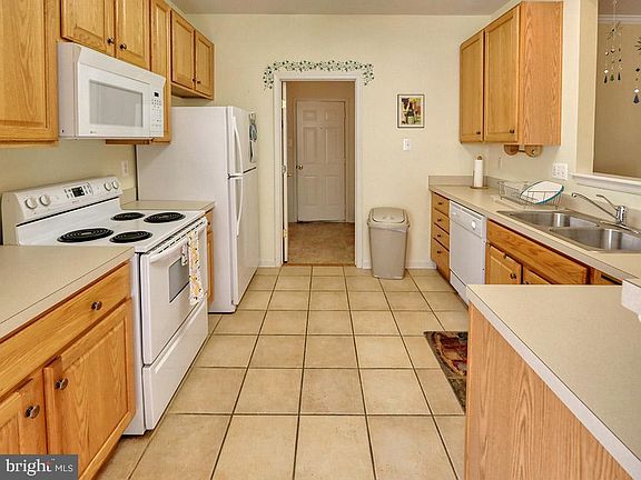 5th image of 35 Wauwinet Ct