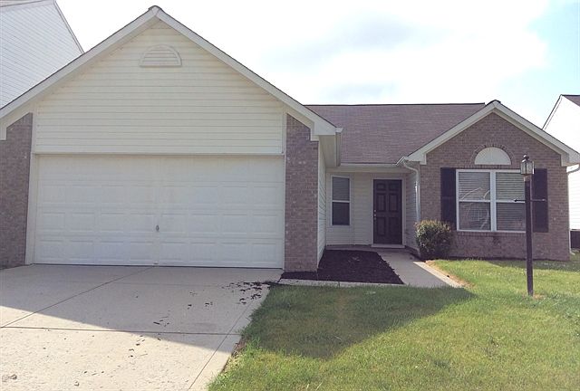 1st image of 19214 Fox Chase Dr