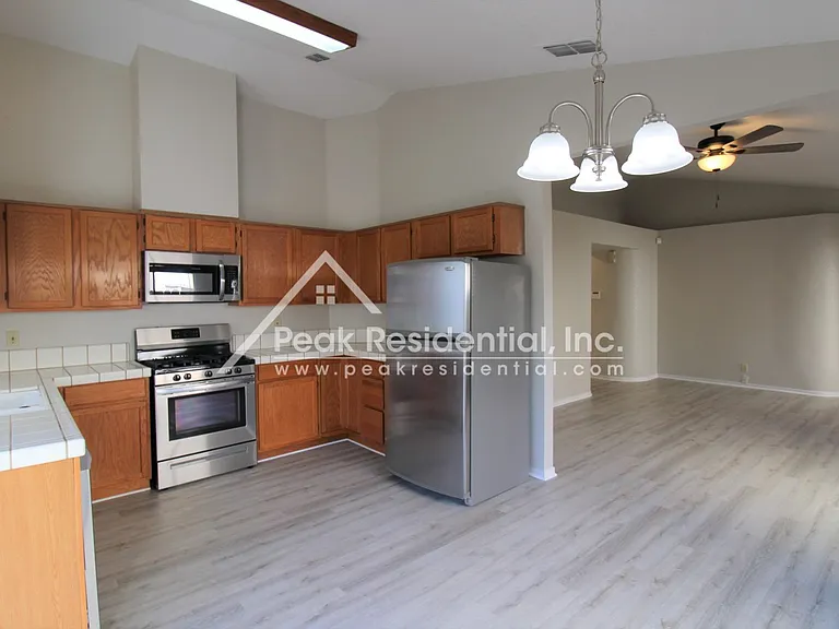 4780 Camino Royale Dr — Photo 8
