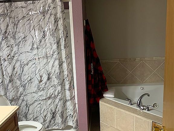 2nd image of 3302 Crestline Cir