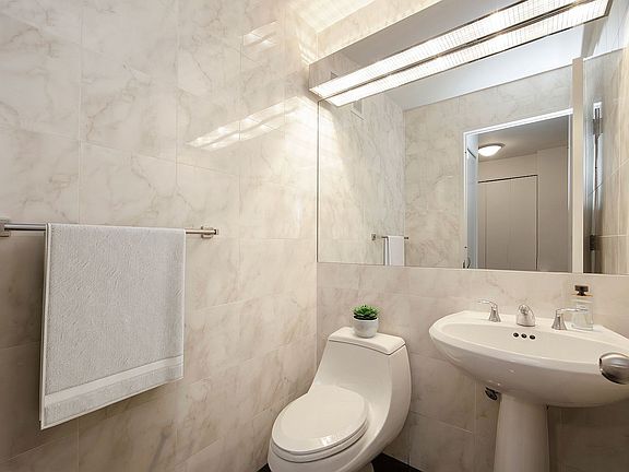 5th image of 420 E 61st St APT 21