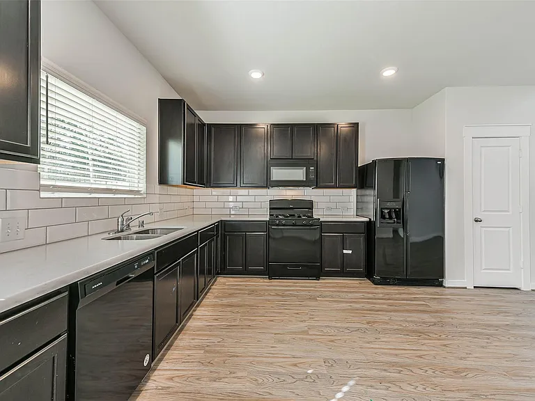 16911 Lagos Ln — Photo 19