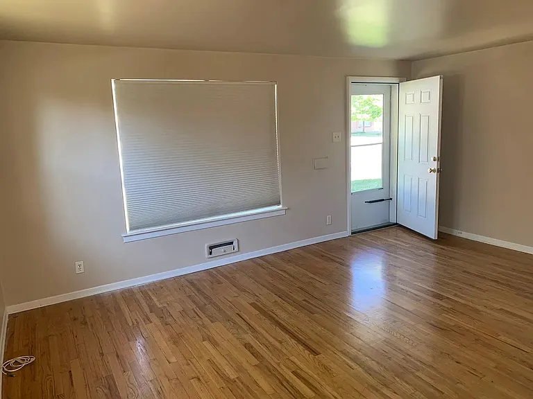 5540 Dudley Ct — Photo 4