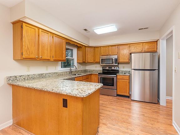 3rd image of 228 Emerald Dr