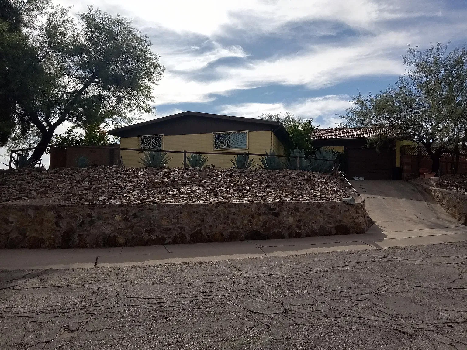4 bed, 1621 sqft, $2,100 — Photo 3
