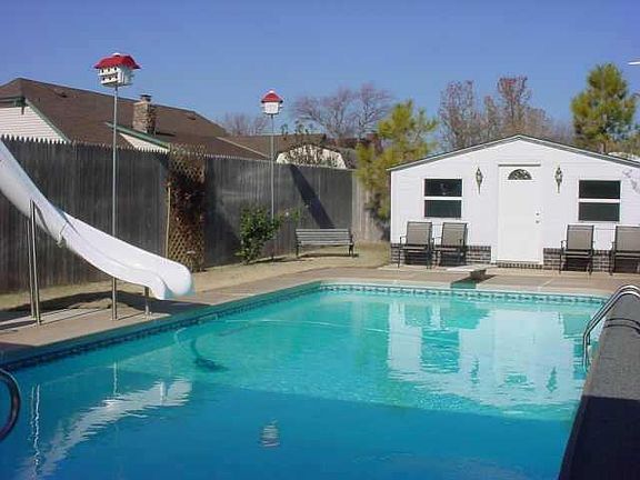 3rd image of 10405 S Trafalgar Dr