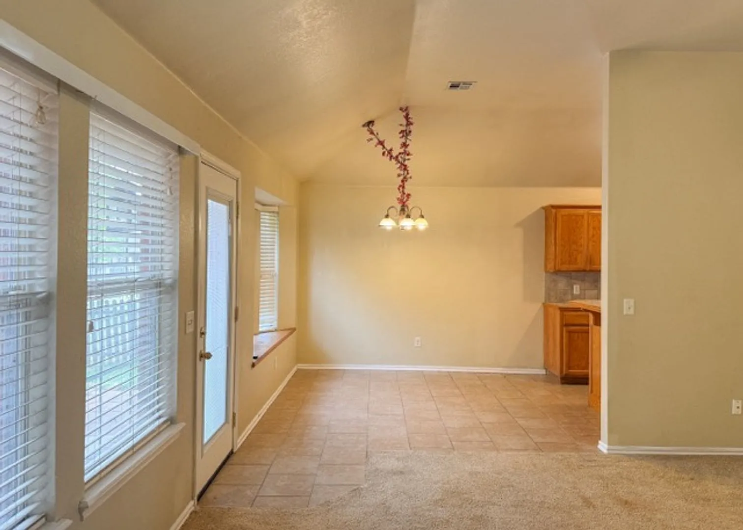 Beautiful Home in a Great Edmond Location! — Photo 3