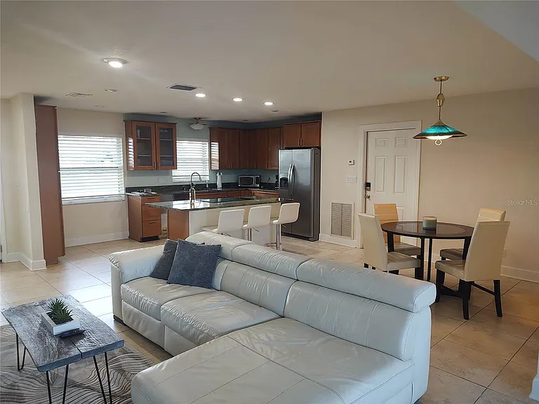 4165 13th Ln NE — Photo 17