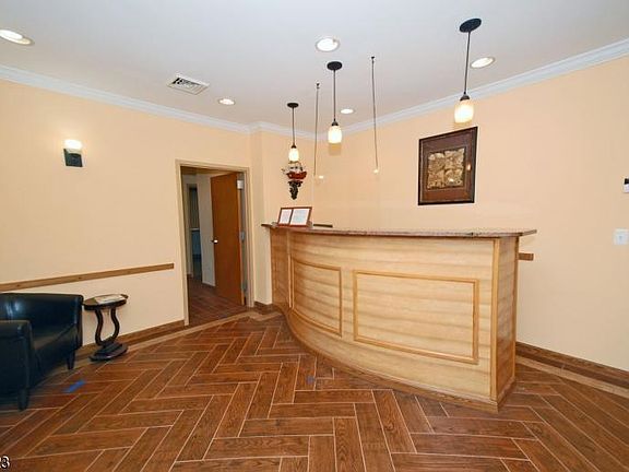 4th image of 602 Bloomfield Ave