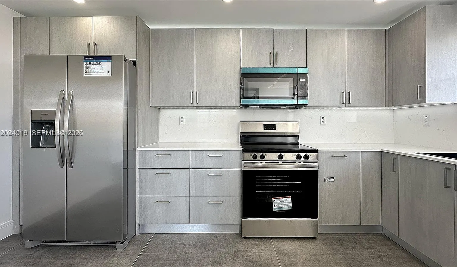 Commodore Plaza Condo — Photo 2