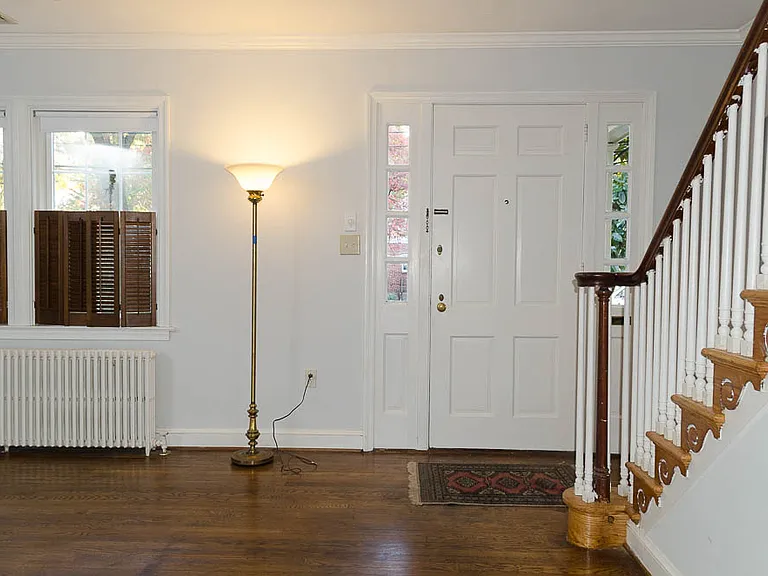 810 Jackson Ave #A — Photo 2
