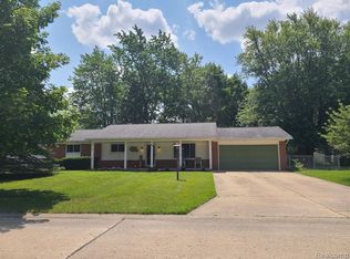 45 Carter Dr, Troy, MI 48098