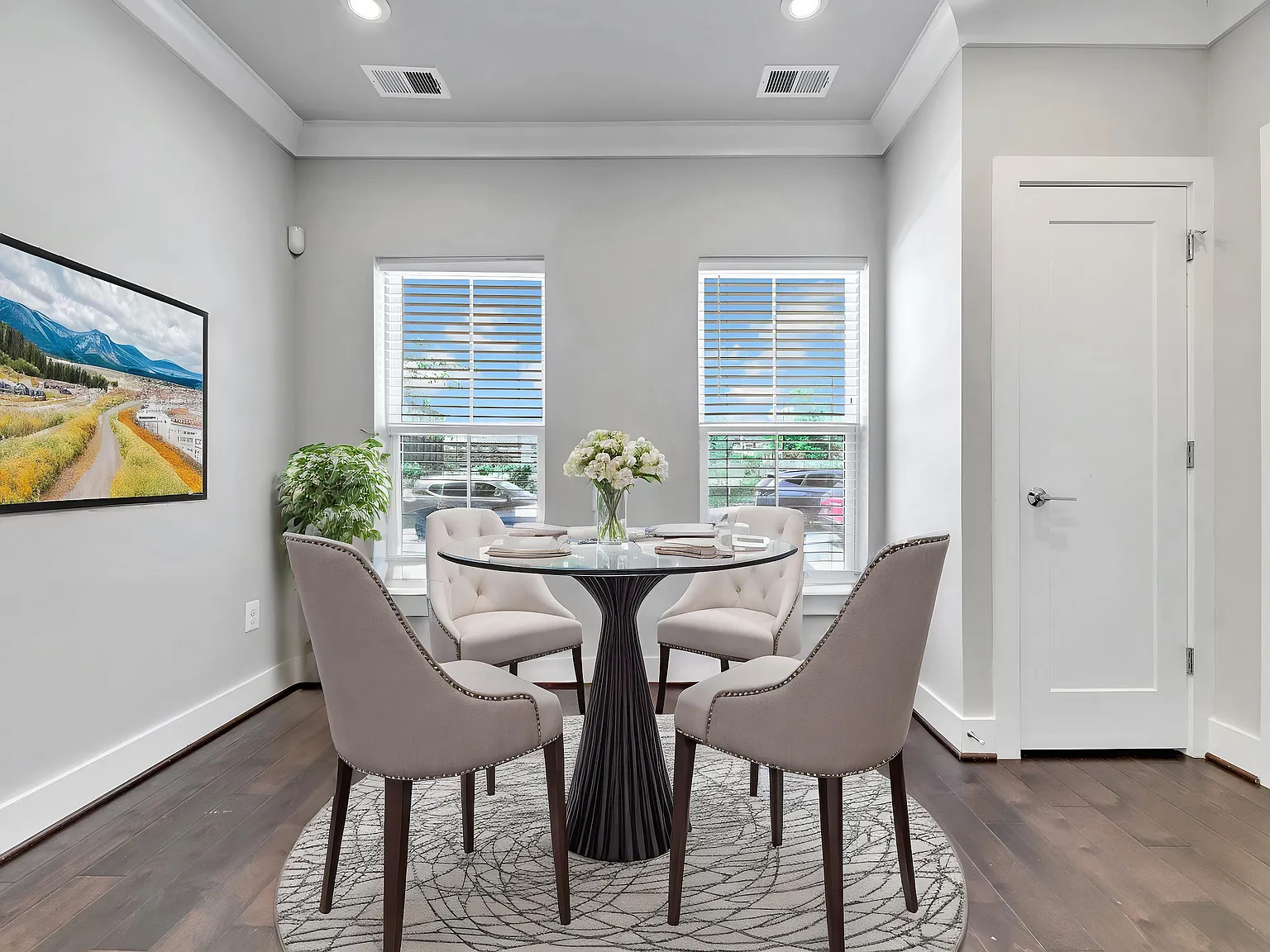 1 Bed / 1 Bath Plus Den Condo Available August 5th — Photo 3