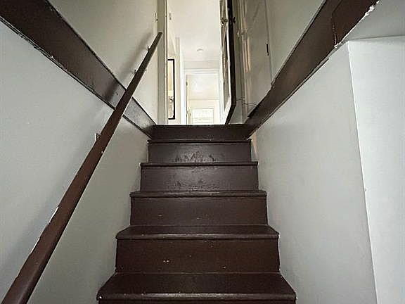 2nd image of 3153 Peter St