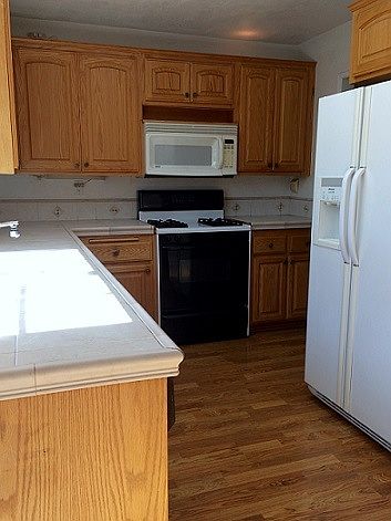 2nd image of 722 Archwood Ave