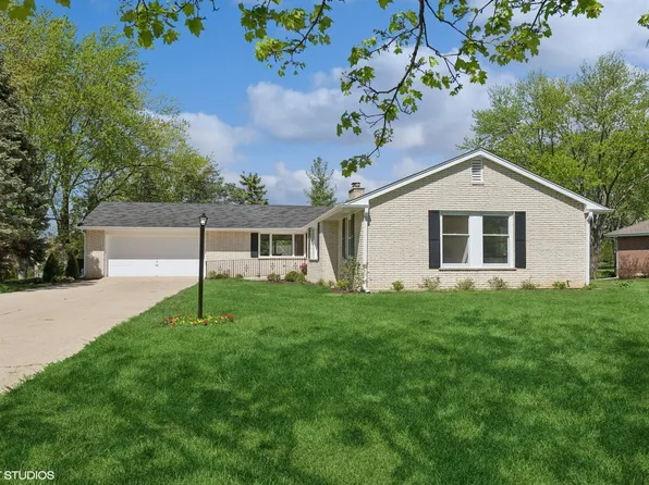 201 Wyngate Dr, Barrington, IL 60010